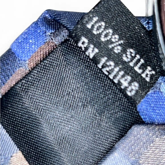 NWT Kenneth Cole Reaction Blue Geometric Silk Tie Mens beautiful! - Picture 6 of 9